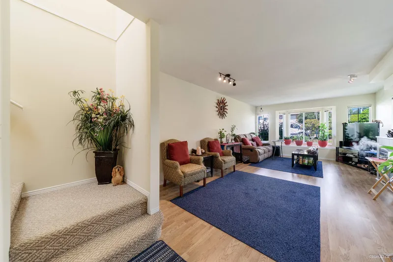 215 W 18TH STREET - photo 2 of 20