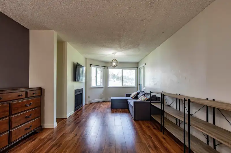406 9890 MANCHESTER DRIVE - photo 2 of 22