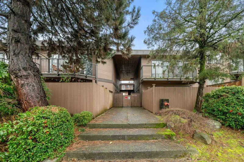 204 3136 KINGSWAY - photo 1 of 25