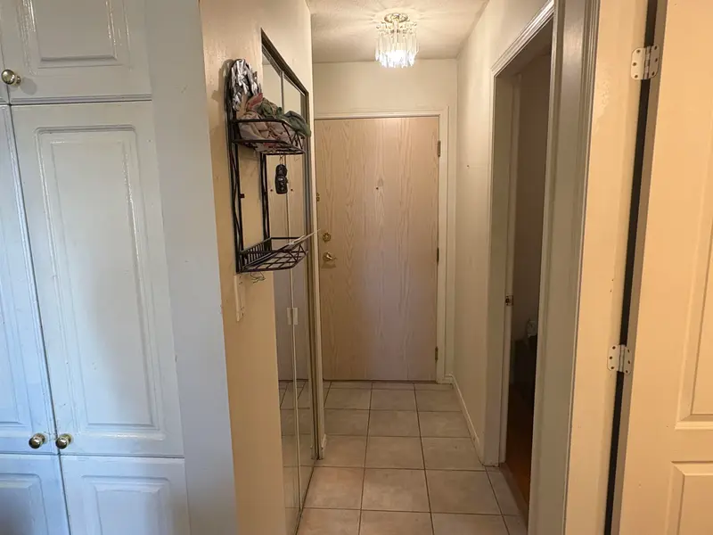 305 1035 AUCKLAND STREET - photo 2 of 18