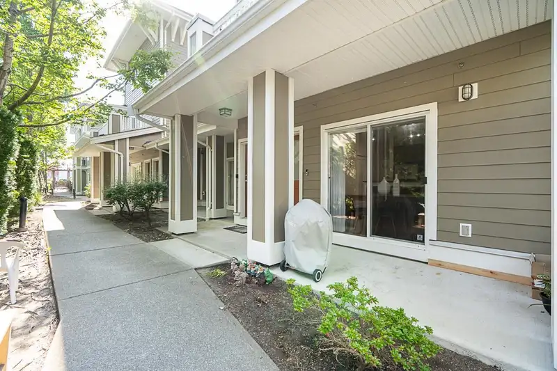 37 7388 MACPHERSON AVENUE - photo 3 of 29