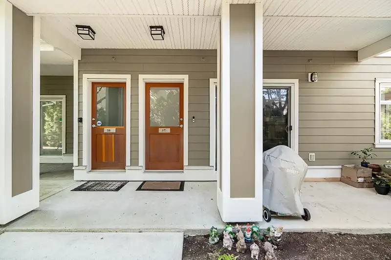 37 7388 MACPHERSON AVENUE - photo 4 of 29