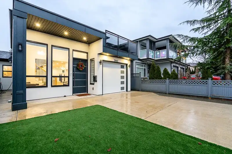 7962 EDMONDS STREET - photo 3 of 32