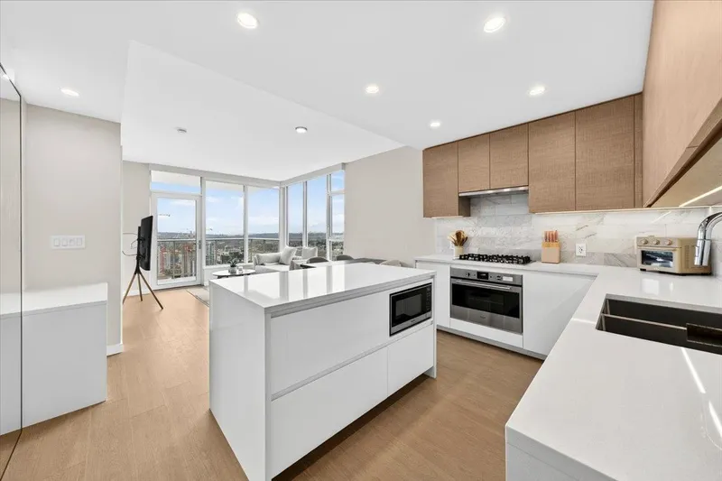 5104 2108 GILMORE AVENUE - photo 3 of 25