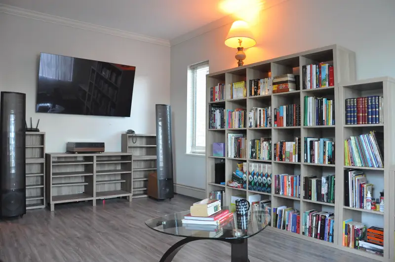 209 6688 BURLINGTON AVENUE - photo 3 of 4