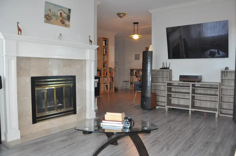 209 6688 BURLINGTON AVENUE - photo 4 of 4