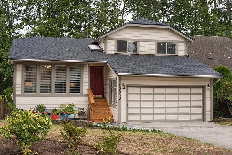 10980 63 AVENUE - photo 2 of 25