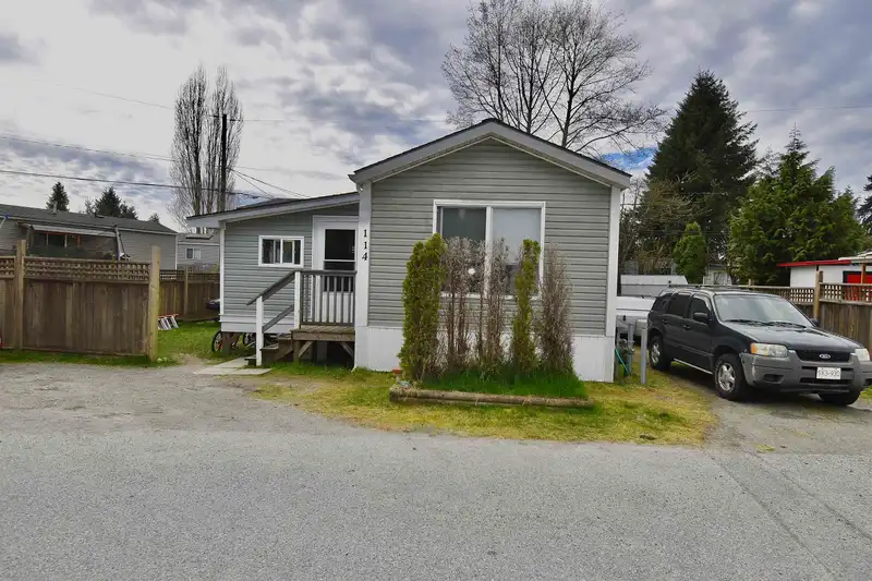 114 1413 SUNSHINE COAST HIGHWAY - photo 2 of 23