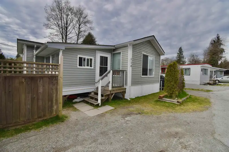 114 1413 SUNSHINE COAST HIGHWAY - photo 4 of 23