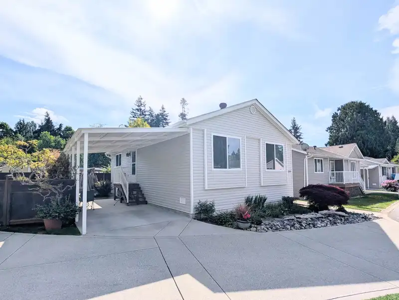 109 4510 SUNSHINE COAST HIGHWAY - photo 1 of 26