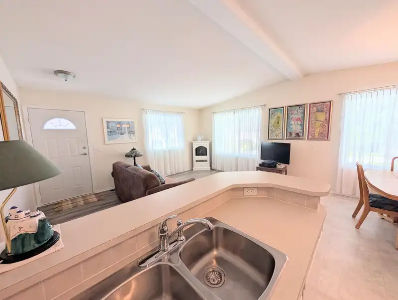 109 4510 SUNSHINE COAST HIGHWAY - photo 4 of 26