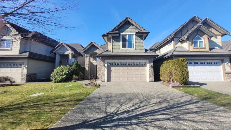 6115 DUNSMUIR CRESCENT - photo 1 of 16