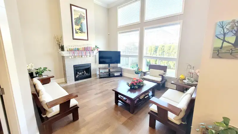 6115 DUNSMUIR CRESCENT - photo 2 of 16