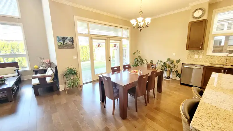 6115 DUNSMUIR CRESCENT - photo 4 of 16
