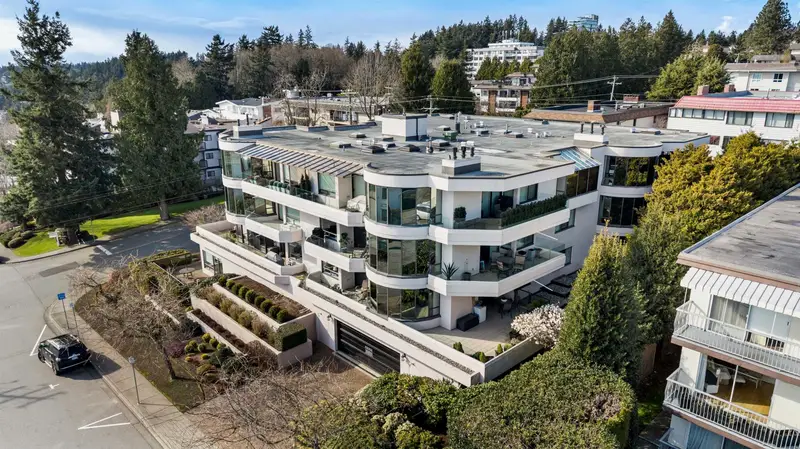 302 1250 MARTIN STREET - photo 4 of 25