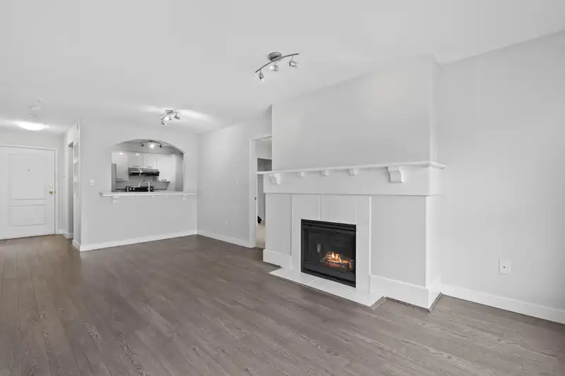304 5500 LYNAS LANE - photo 4 of 33