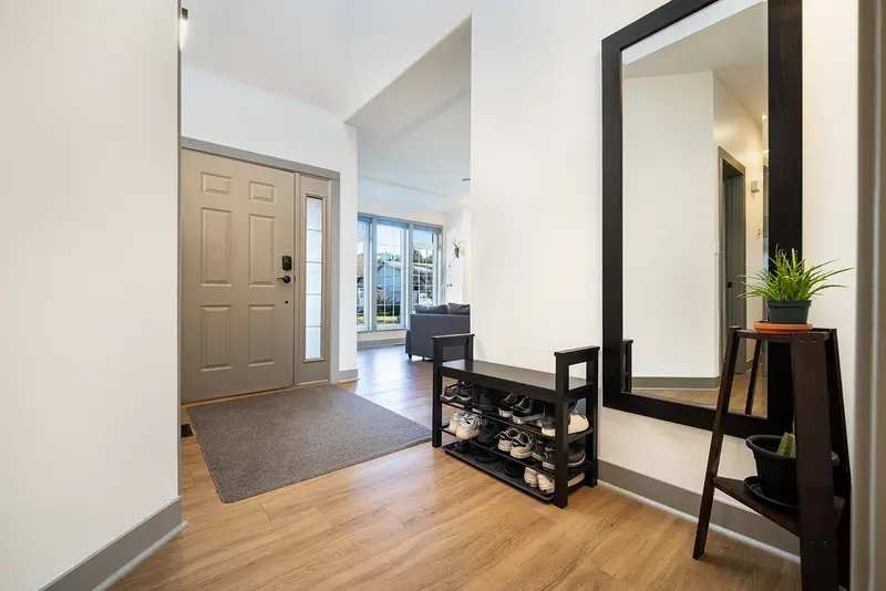 1020 WINDSOR PLACE - photo 2 of 24