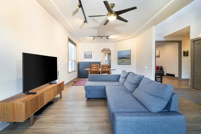 1020 WINDSOR PLACE - photo 4 of 24