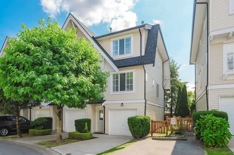 64 20540 66 AVENUE - photo 1 of 40