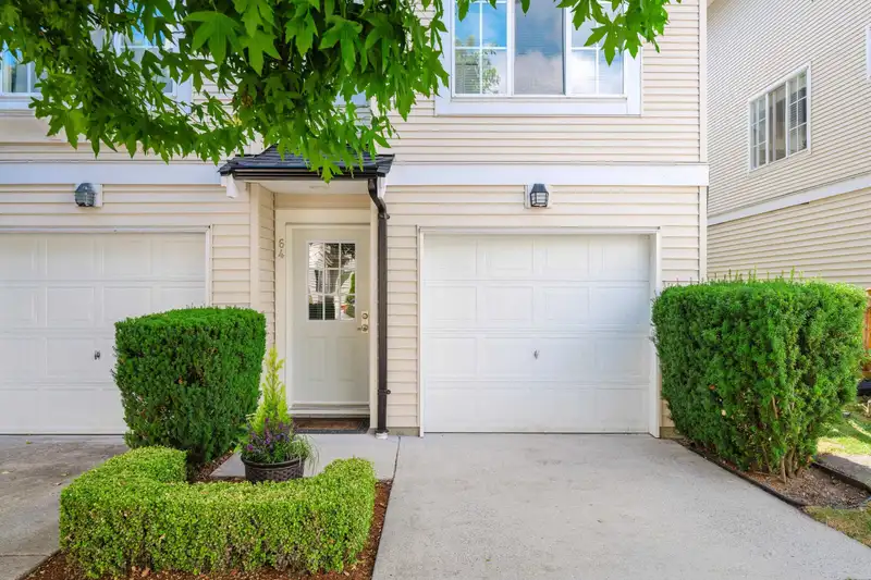 64 20540 66 AVENUE - photo 4 of 40