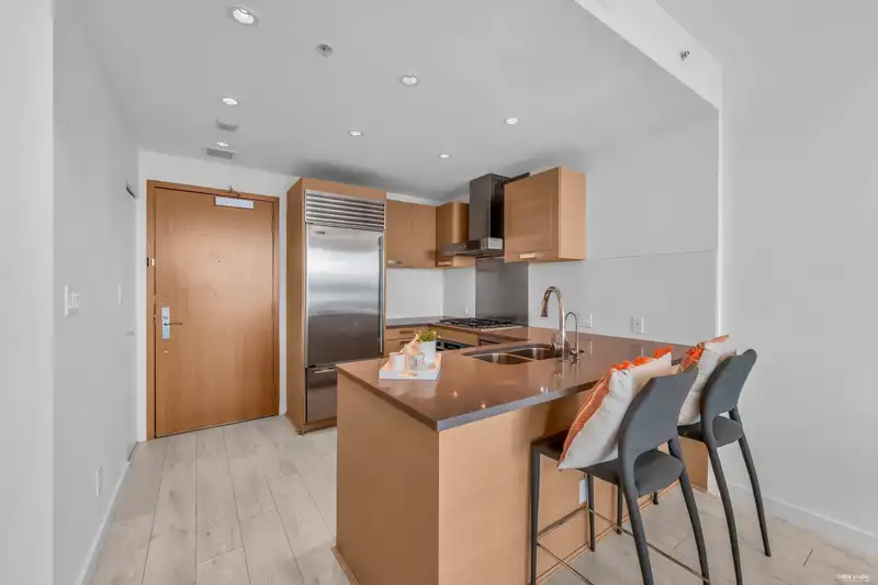 819 8080 CAMBIE ROAD - photo 4 of 29