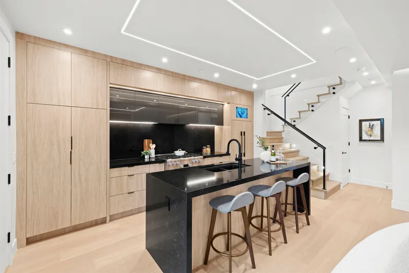 1 3466 W 22ND AVENUE - photo 4 of 25