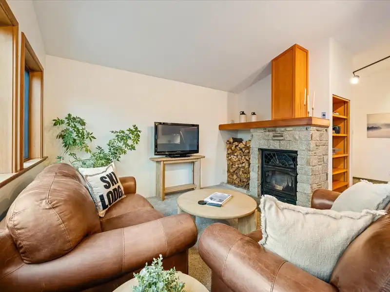 2318 CAYLEY CLOSE - photo 3 of 21