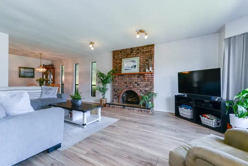11286 KINGCOME AVENUE - photo 1 of 26