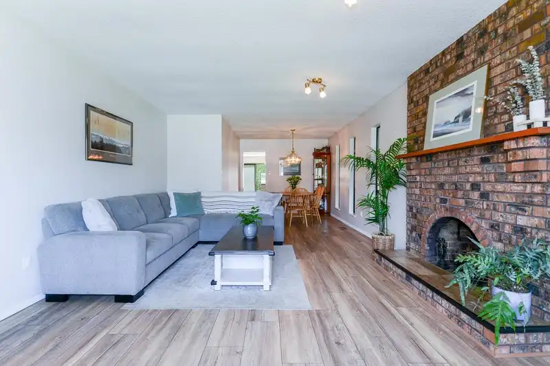 11286 KINGCOME AVENUE - photo 2 of 26