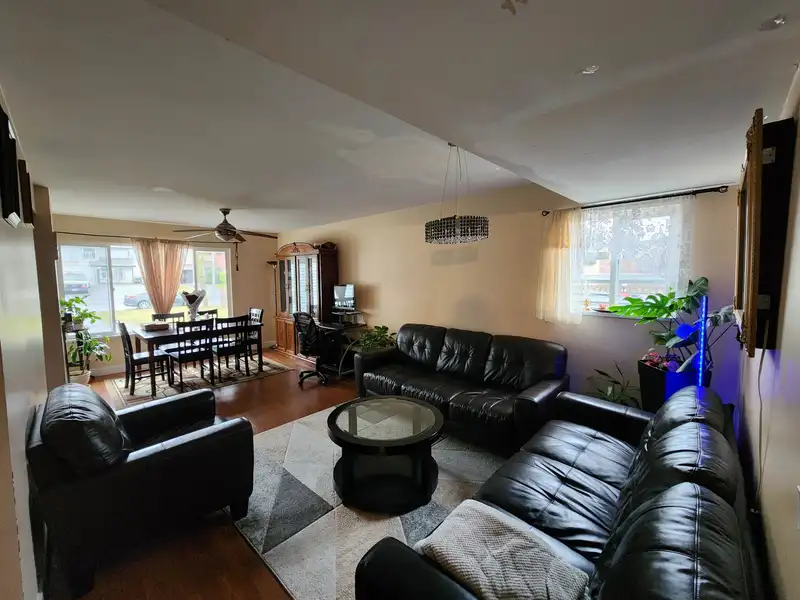 13464 69 AVENUE - photo 2 of 9