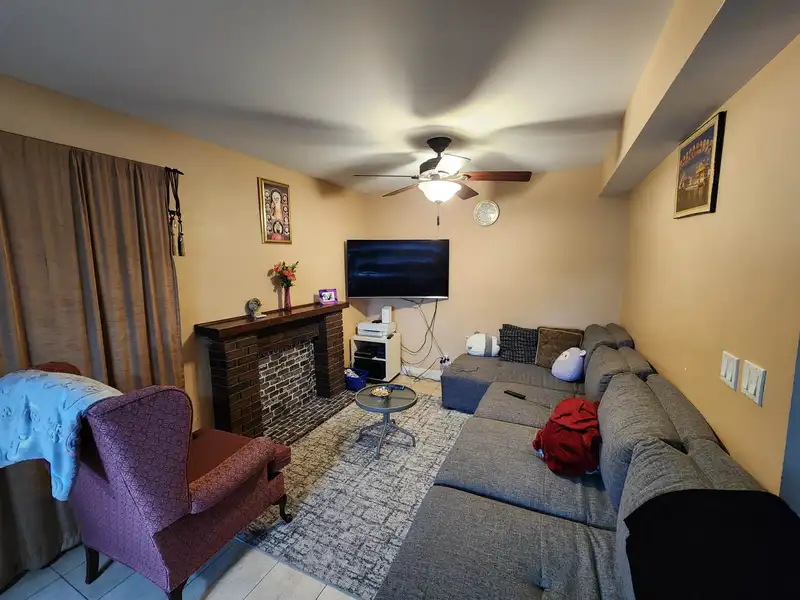 13464 69 AVENUE - photo 3 of 9