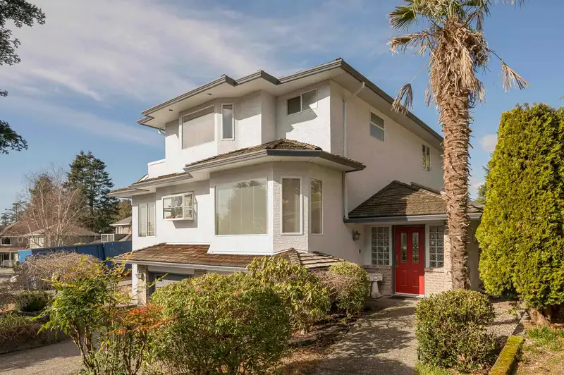 12597 17A AVENUE - photo 4 of 40