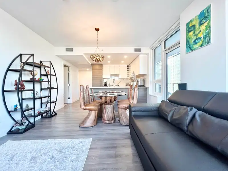 1402 823 CARNARVON STREET - photo 1 of 23