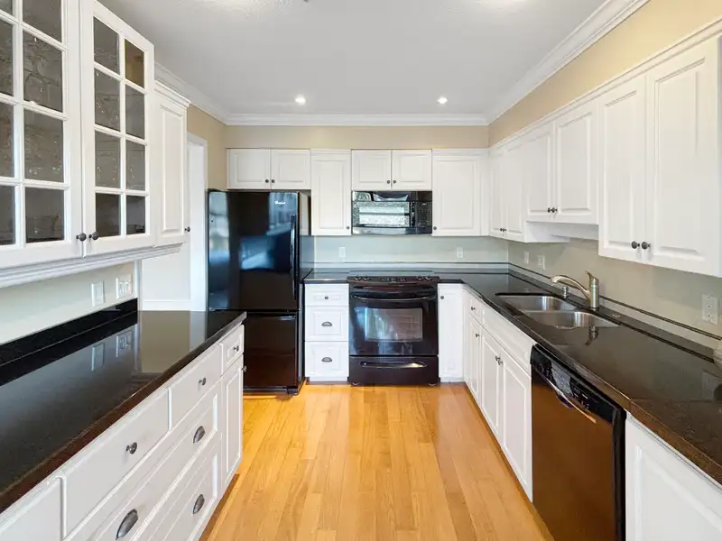 205 1118 55TH STREET - photo 4 of 13