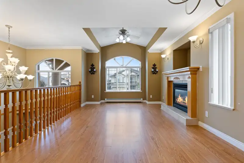 31401 HOMESTEAD CRESCENT - photo 3 of 36