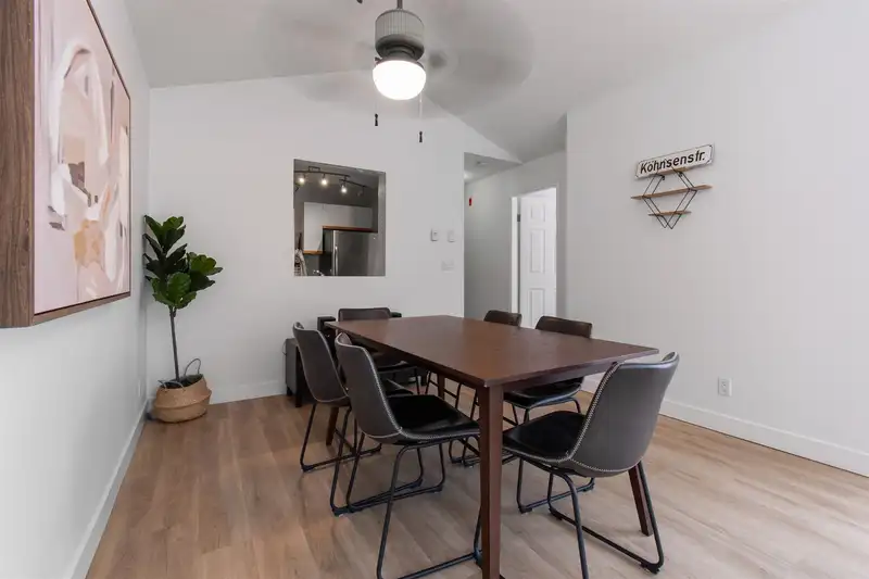 316 6820 RUMBLE STREET - photo 2 of 25