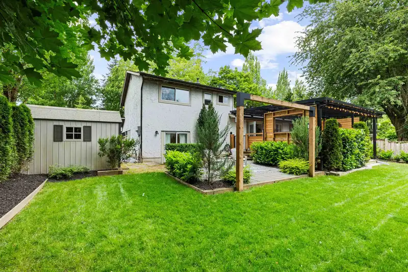 6228 172 STREET - photo 4 of 40