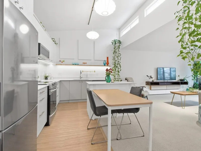 314 2416 W 3RD AVENUE - photo 2 of 25