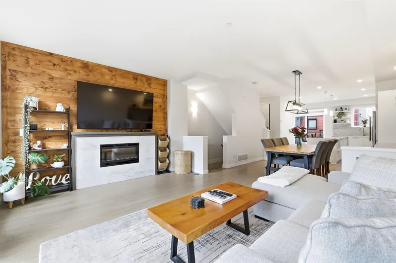 150 4738 HEMLOCK WAY - photo 4 of 25