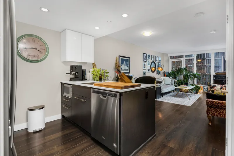 311 1618 QUEBEC STREET - photo 4 of 25