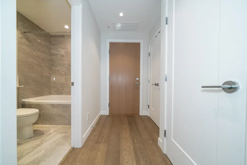 1711 5608 BERTON AVENUE - photo 2 of 25