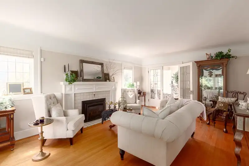 6625 MAPLE STREET - photo 2 of 39