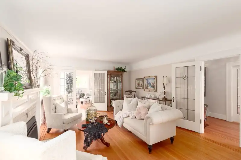 6625 MAPLE STREET - photo 3 of 39