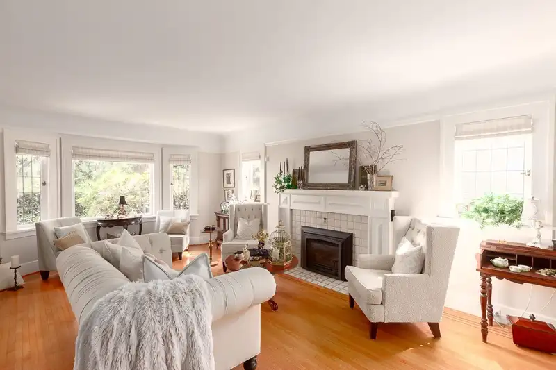 6625 MAPLE STREET - photo 4 of 39