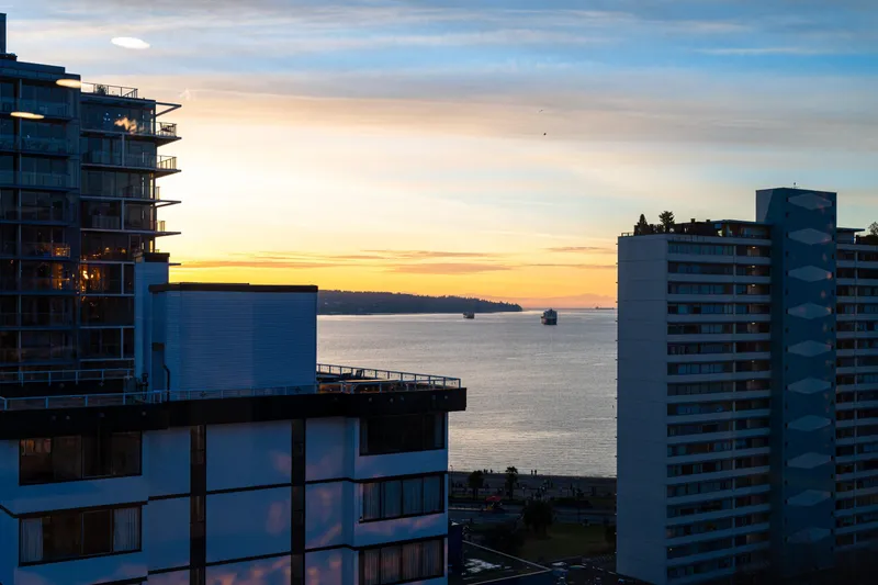 1501 1740 COMOX STREET - photo 2 of 25