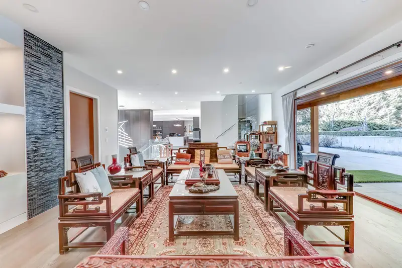 1497 QUEENS AVENUE - photo 3 of 25