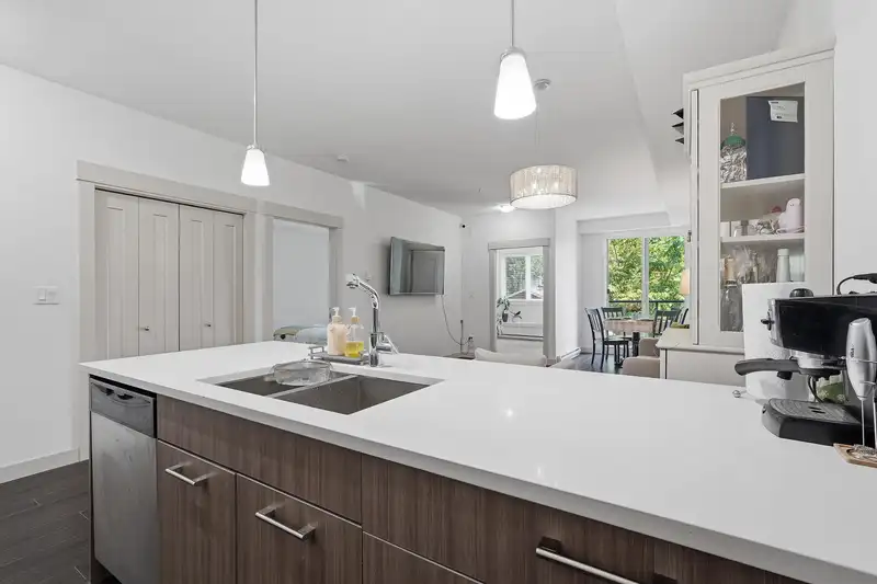 206 2214 KELLY AVENUE - photo 4 of 27