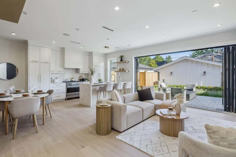 #2 2244 E 11TH AVENUE - photo 4 of 25