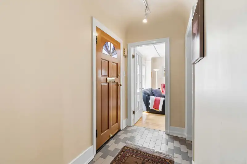 433 W 18TH AVENUE - photo 2 of 36