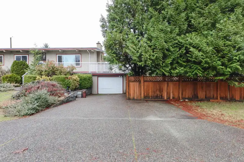 445 BYNG STREET - photo 3 of 38